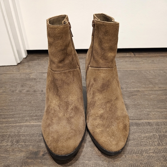Vaneli Suede Ankle Women's Boot sz 9 - Picture 1 of 9